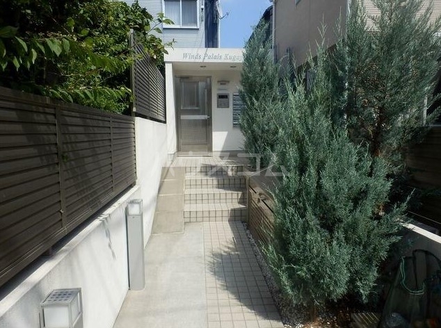 22/23 エントランス