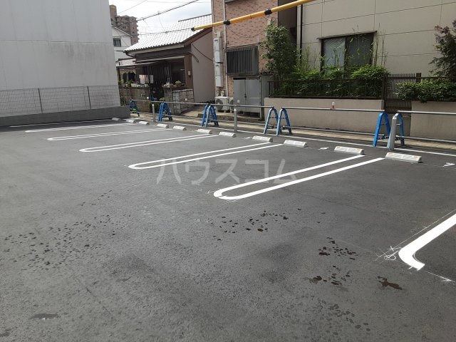 27/30 駐車場