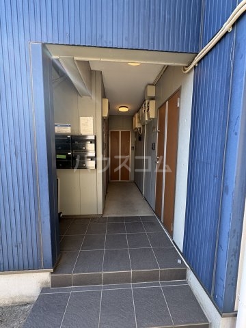 20/21 エントランス