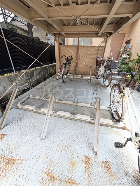 27/30 駐車場