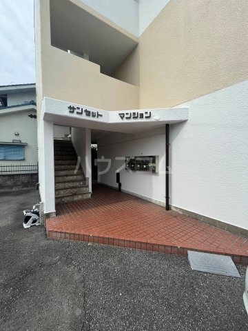 21/30 エントランス