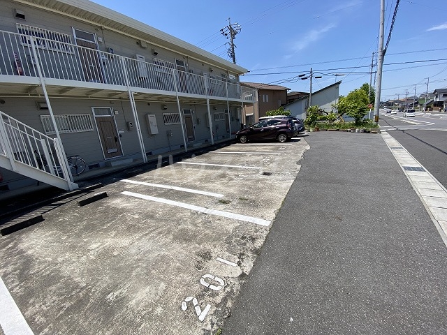 27/30 駐車場