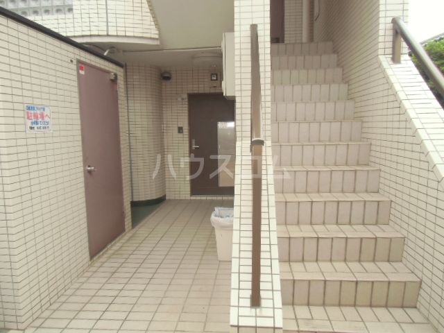 18/28 エントランス