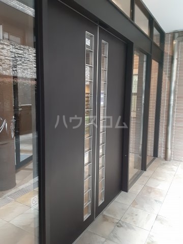 19/20 エントランス