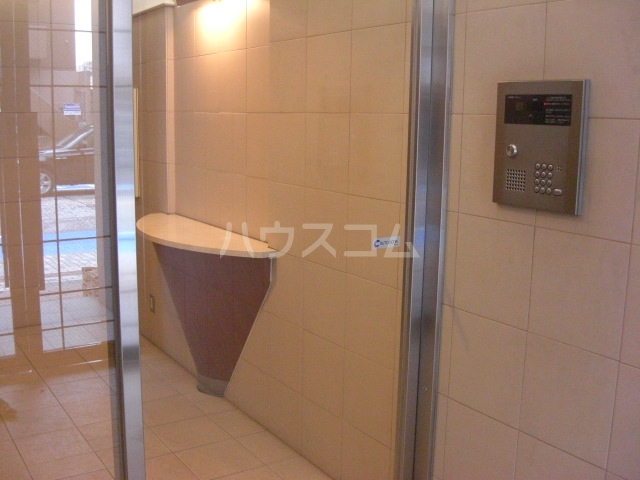 27/30 エントランス