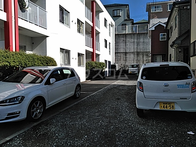 28/30 駐車場