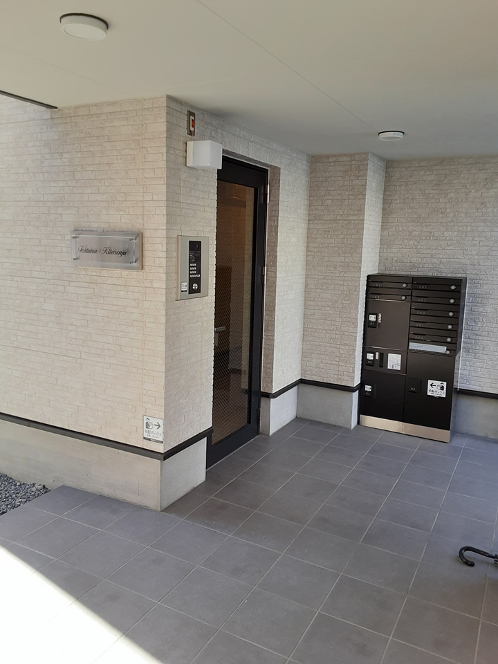 22/23 エントランス