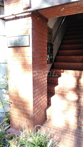 23/28 エントランス