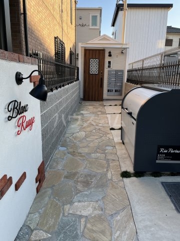 27/30 エントランス