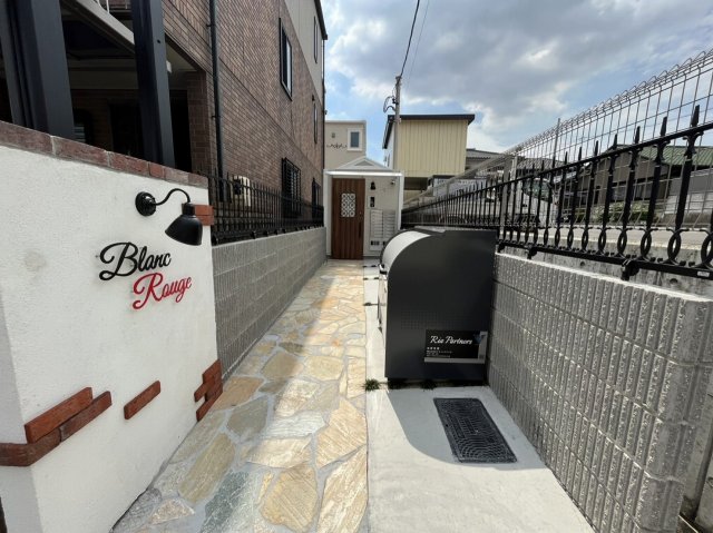 22/27 エントランス