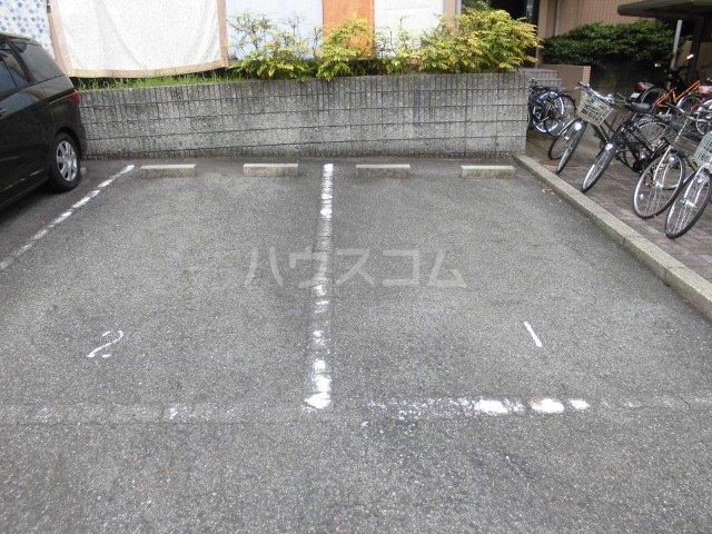 21/28 駐車場