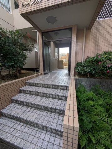 2/5 エントランス