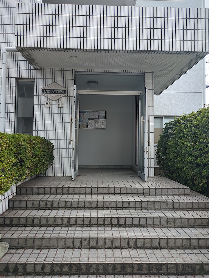 2/4 エントランス