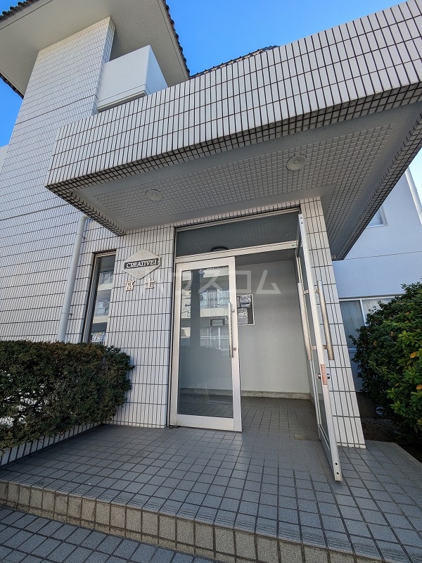 28/30 エントランス