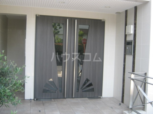 17/27 エントランス