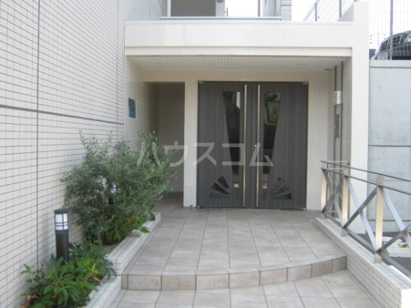 18/27 エントランス