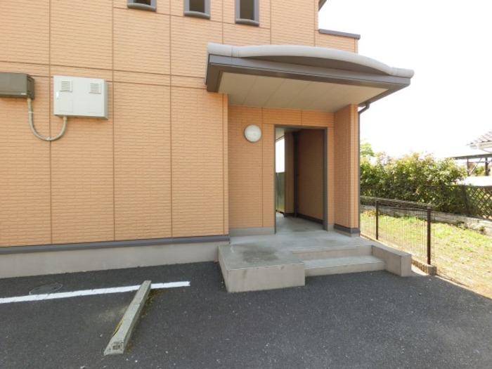 23/30 エントランス