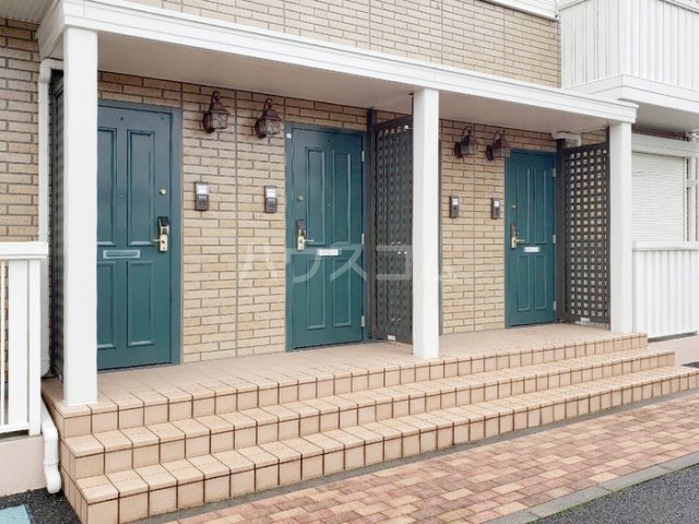 16/23 エントランス