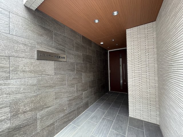 22/28 エントランス