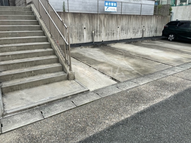 22/29 駐車場