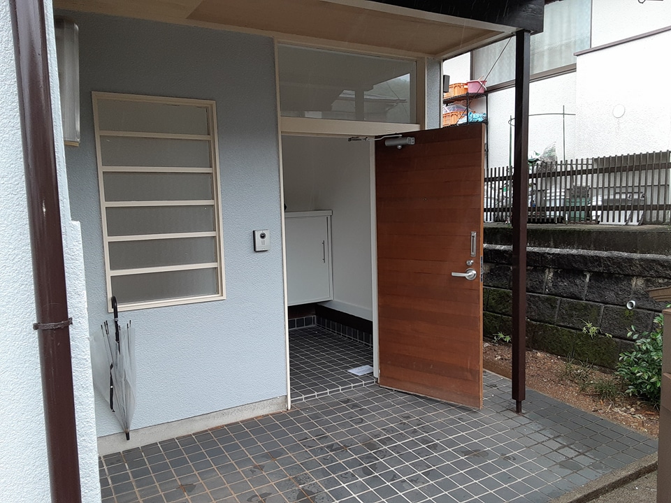 23/25 エントランス