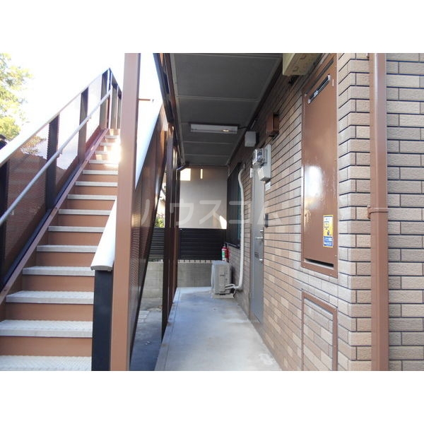 24/30 エントランス