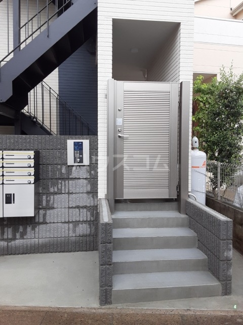 21/25 エントランス