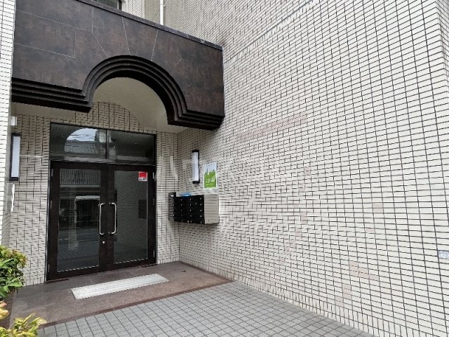 23/30 エントランス