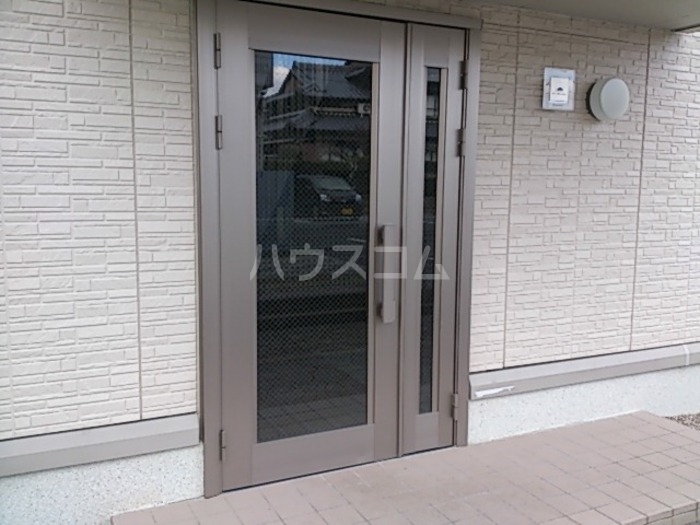 13/16 エントランス