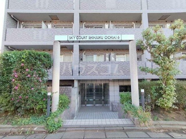 21/30 エントランス