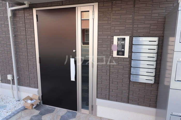 23/26 エントランス