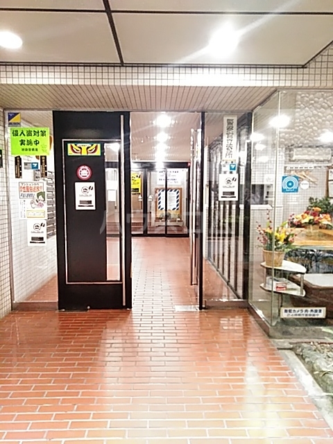 2/5 エントランス