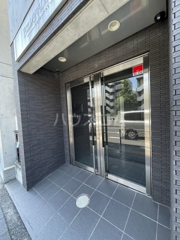 19/30 エントランス