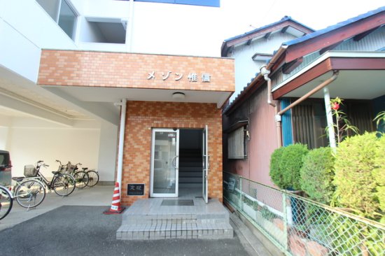 21/30 エントランス