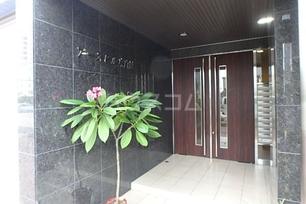 21/30 エントランス