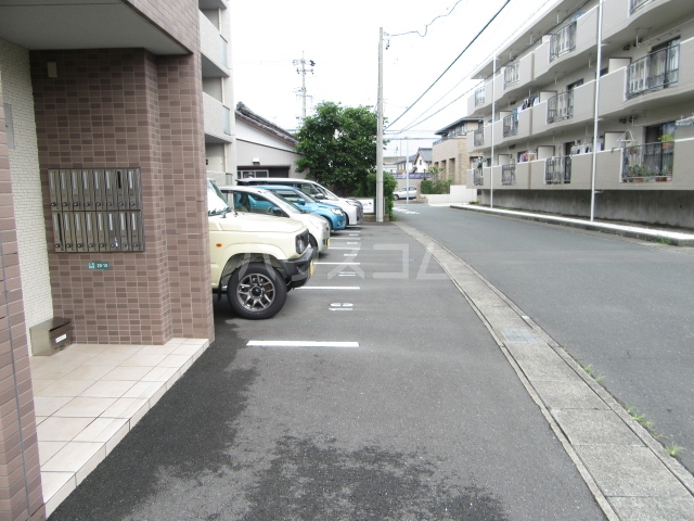 21/28 駐車場