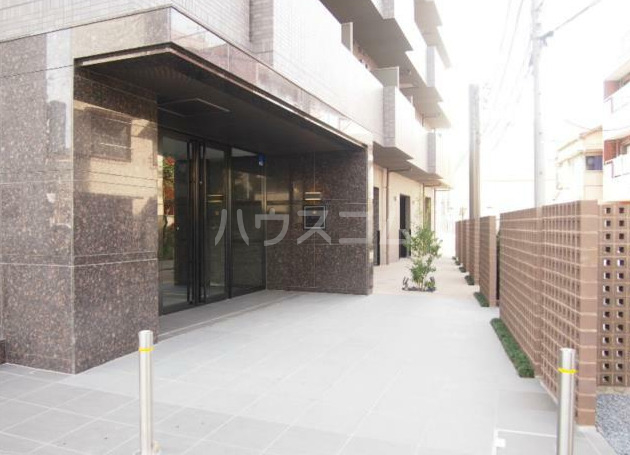 28/30 エントランス