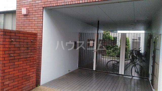 28/30 エントランス