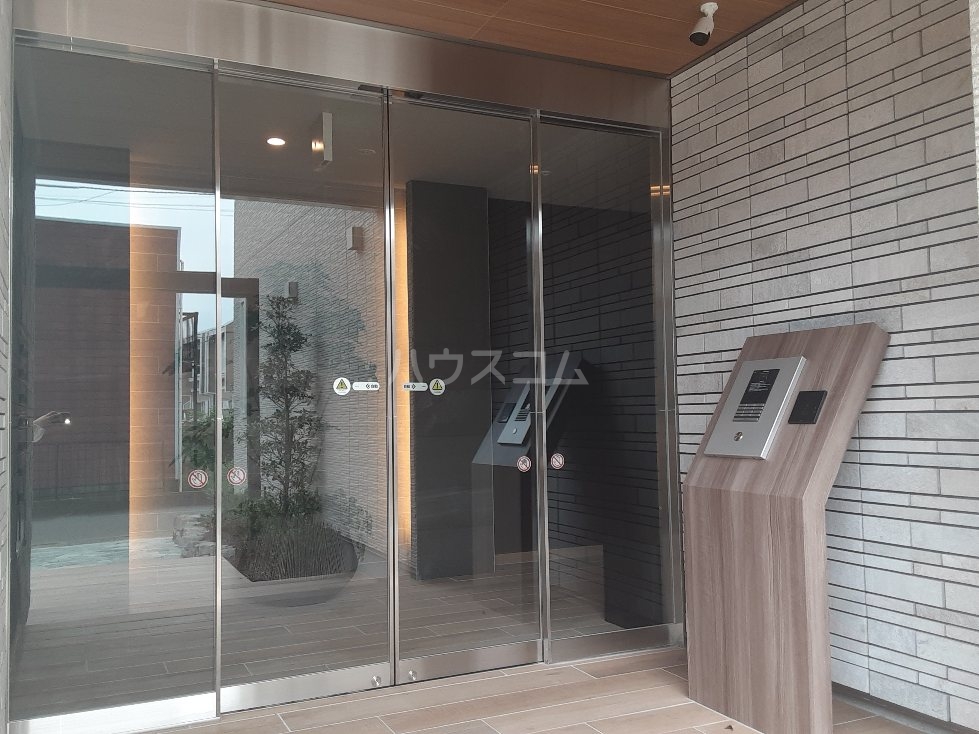 28/30 エントランス