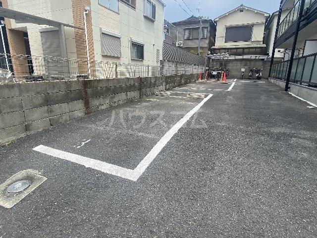 27/30 駐車場