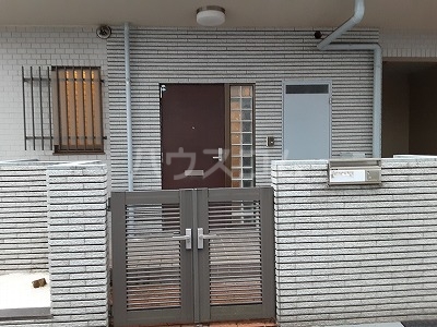 23/30 エントランス