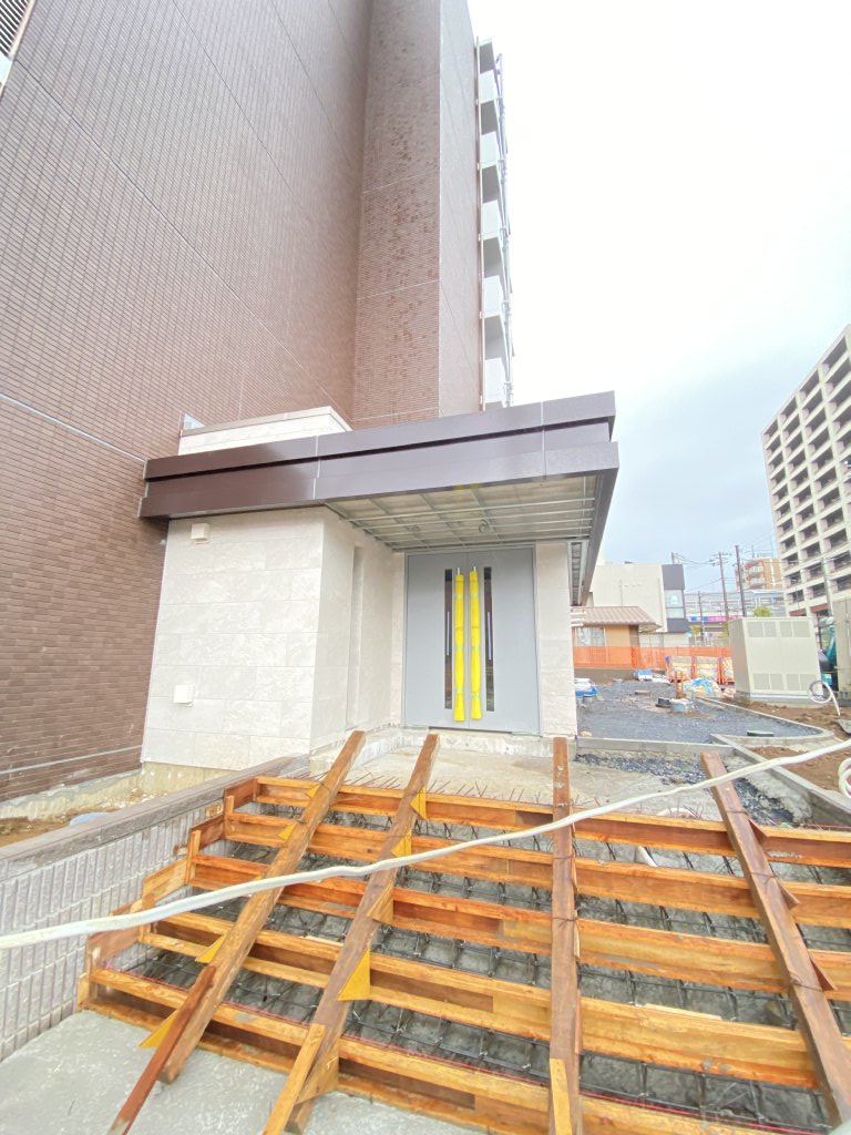 23/30 エントランス