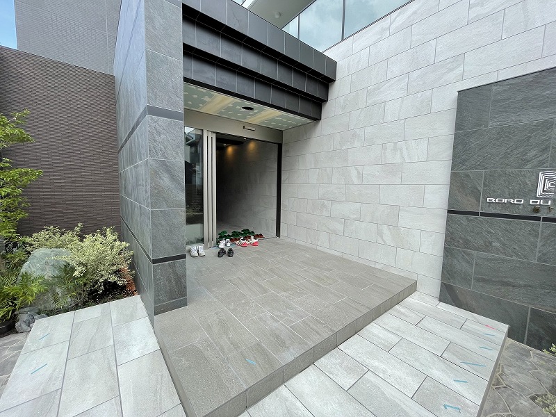 21/25 エントランス