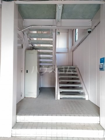 18/25 エントランス