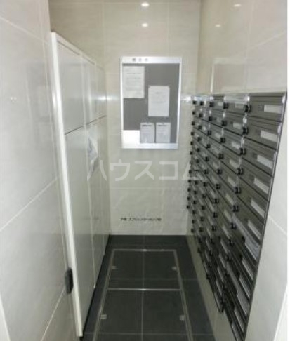 18/20 エントランス