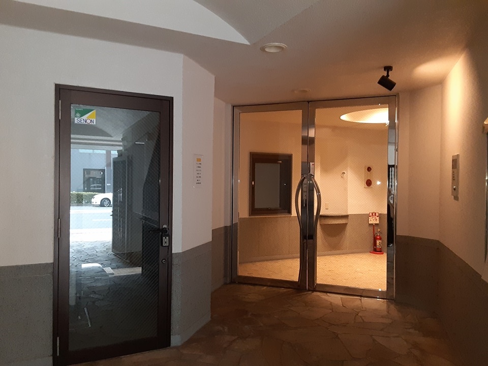 20/30 エントランス