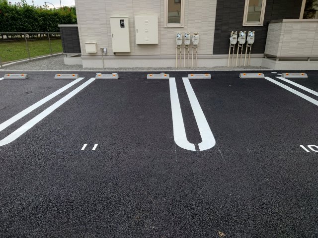 27/30 駐車場