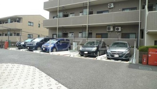 2/3 駐車場
