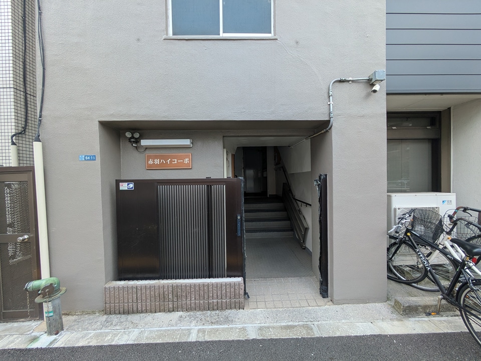 28/30 エントランス