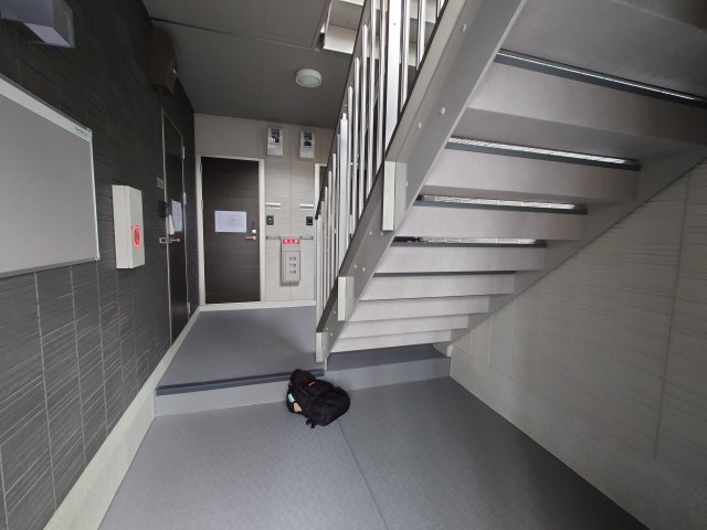 24/29 エントランス